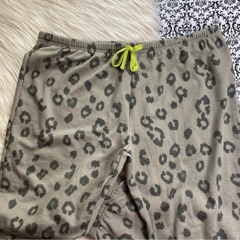Feeling Festive size XL ‘happy go lucky’ leopard print hoodie jogger outfit set - Picture 14 of 16